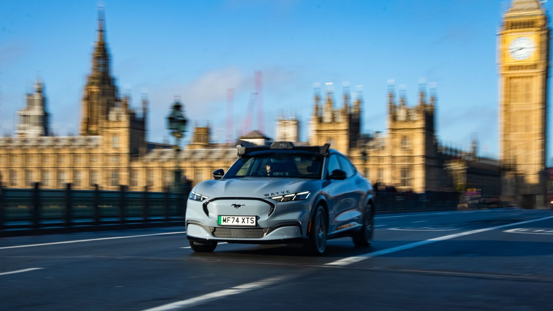 Uber oferece corridas autônomas da Wayve em Londres, mas mantém motorista a bordo